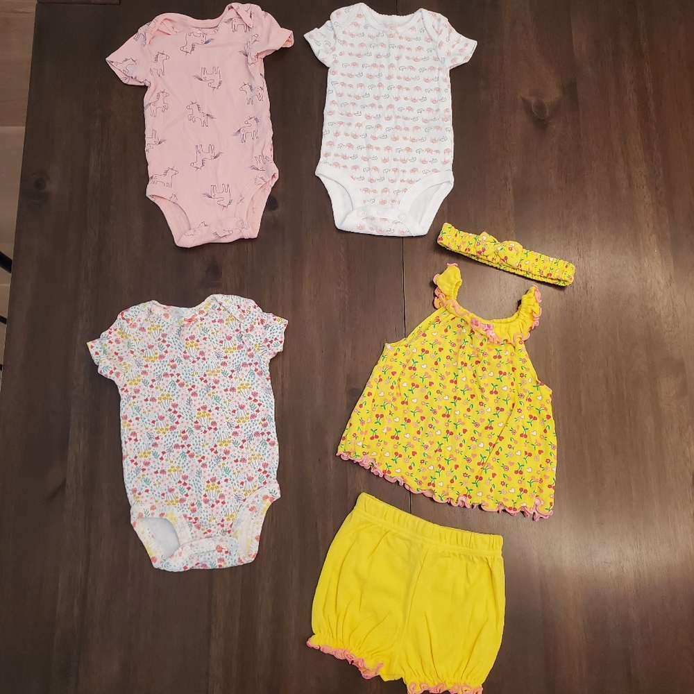 Bundle of 3 onesies amd 1 outfit all size 0-3 Months
